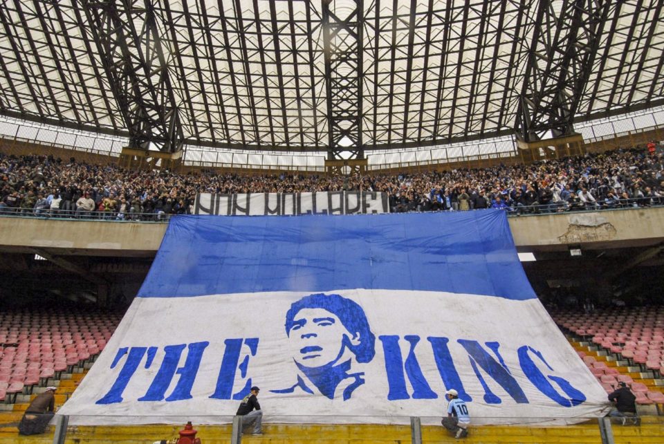 Estádio do Napoli deve ser batizado de Diego Maradona