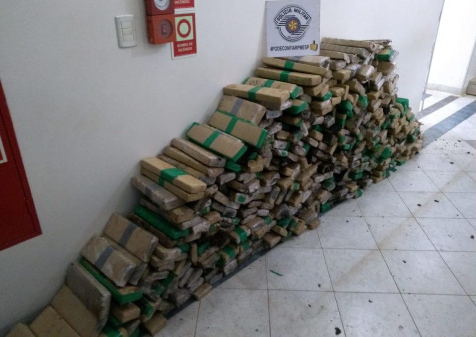 Homem é preso com mais de 860 kg de maconha na SP-333