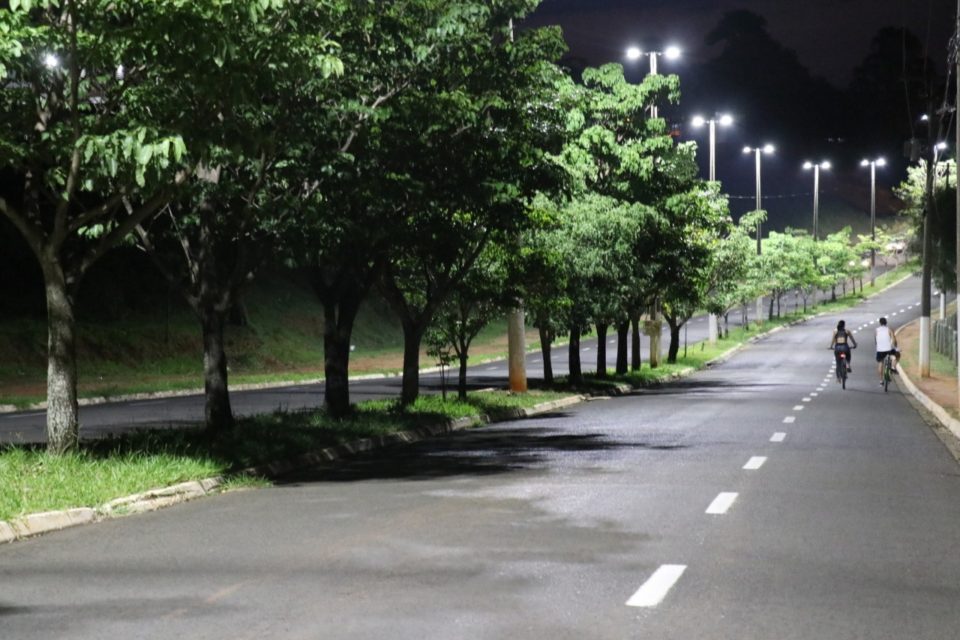 Prefeitura instala nova iluminação na avenida João Martins Coelho