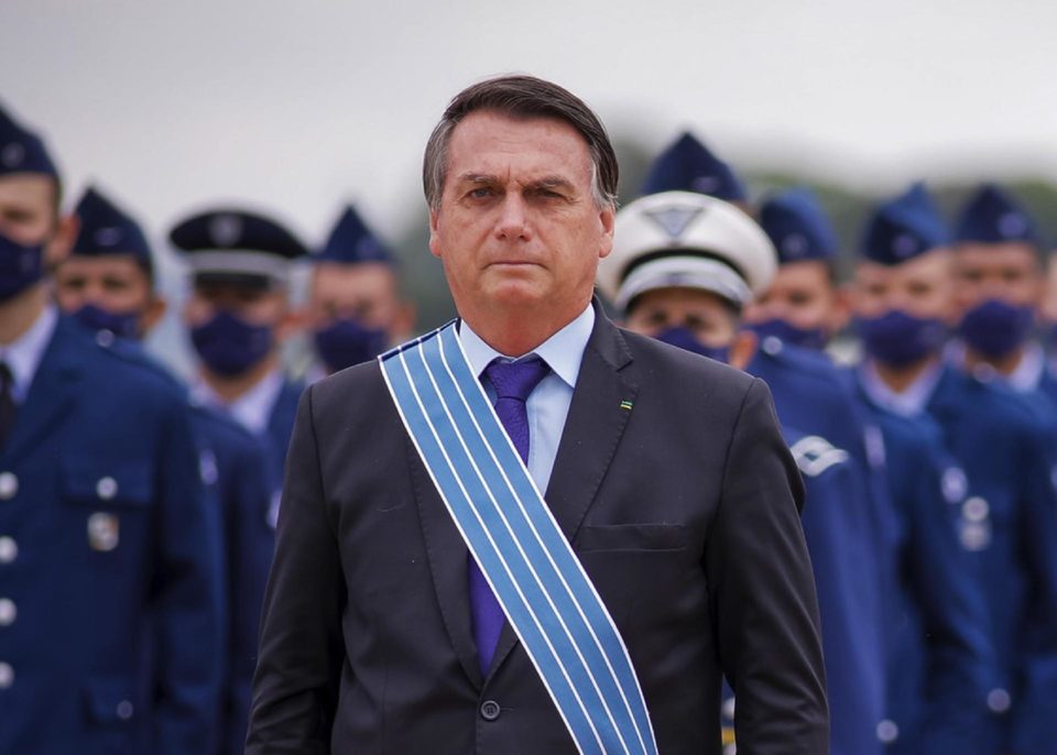 Bolsonaro indica militar que critica Coronavac para a Anvisa