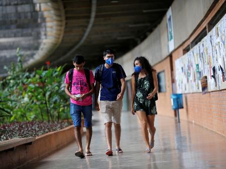 Universidades retomarão aulas presenciais em 1º de março