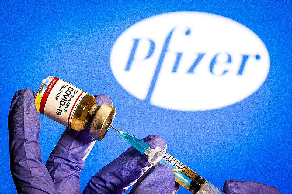 Lentidão e críticas são entraves para vacina da Pfizer