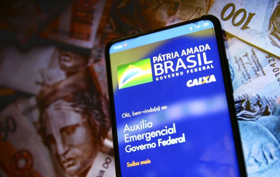 Caixa paga hoje auxílio para nascidos em novembro