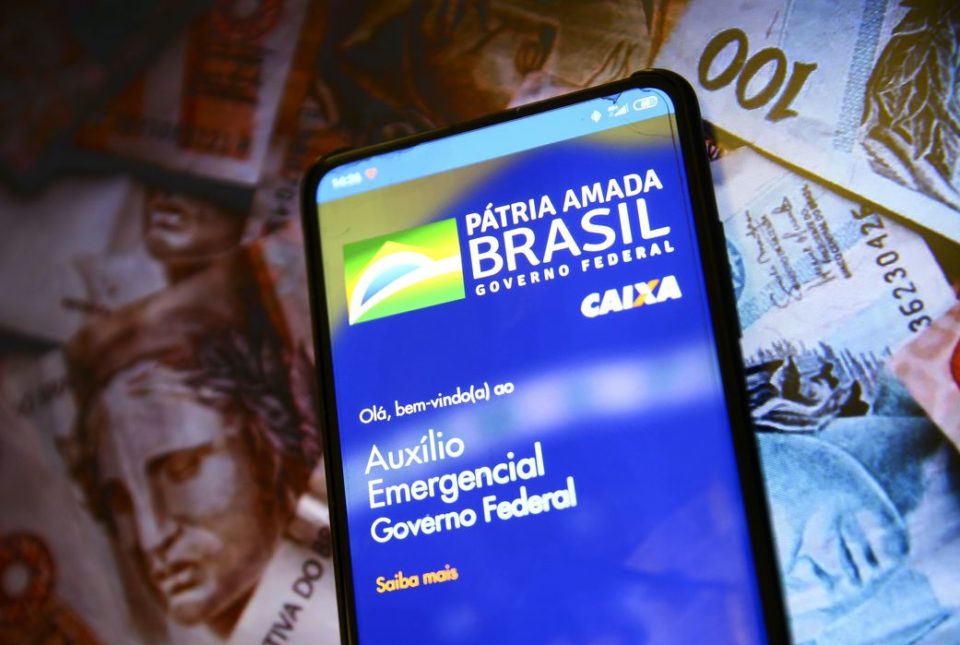 Caixa paga auxílio emergencial para nascidos em maio