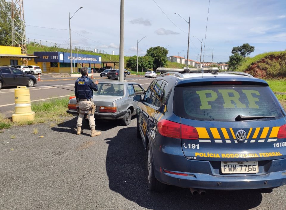 PRF prende motorista embriagado na BR-153