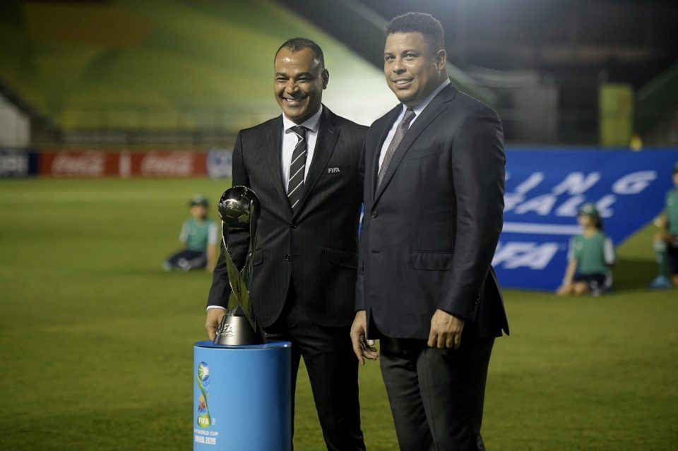 Cafu, Pelé e Ronaldo são eleitos para time dos sonhos