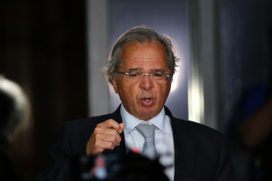 Guedes defende ‘flexibilizar’ legislação trabalhista