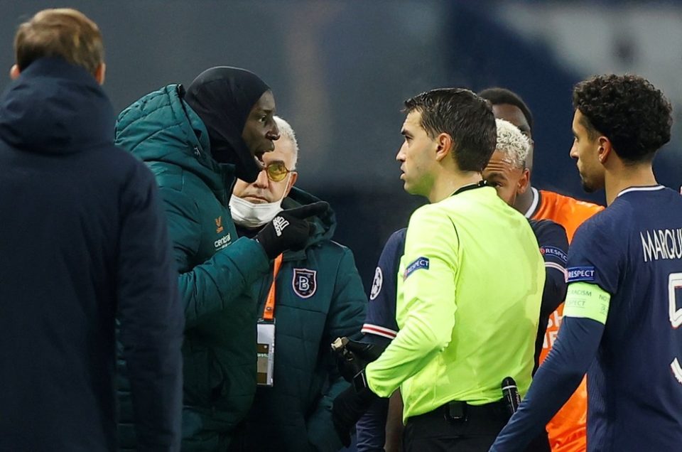 Ministro de Esportes pede desculpa após ato racista no PSG