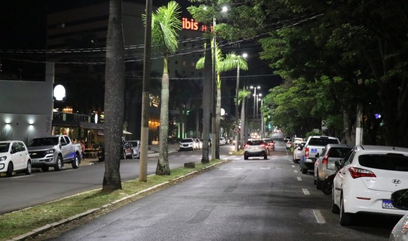 Prefeitura troca iluminação da pista de cooper da Av. das Esmeraldas