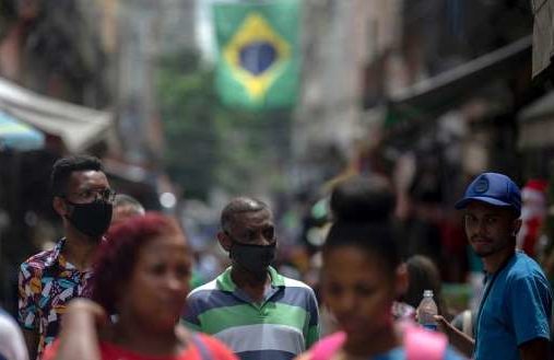 Brasil volta a registrar mil mortes pela covid em um dia