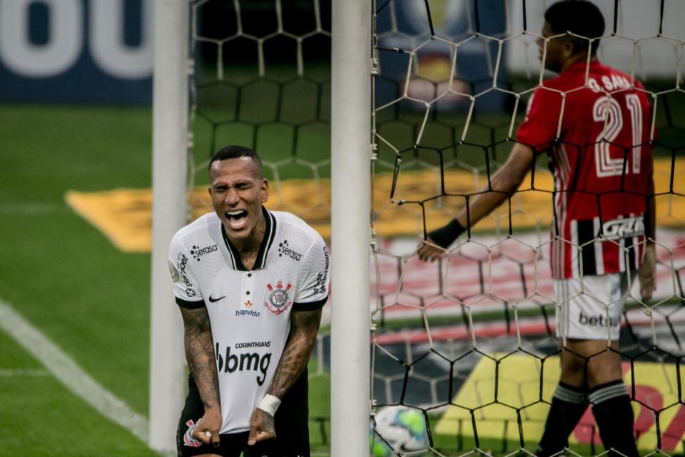 Corinthians vence São Paulo pelo Campeonato Brasileiro