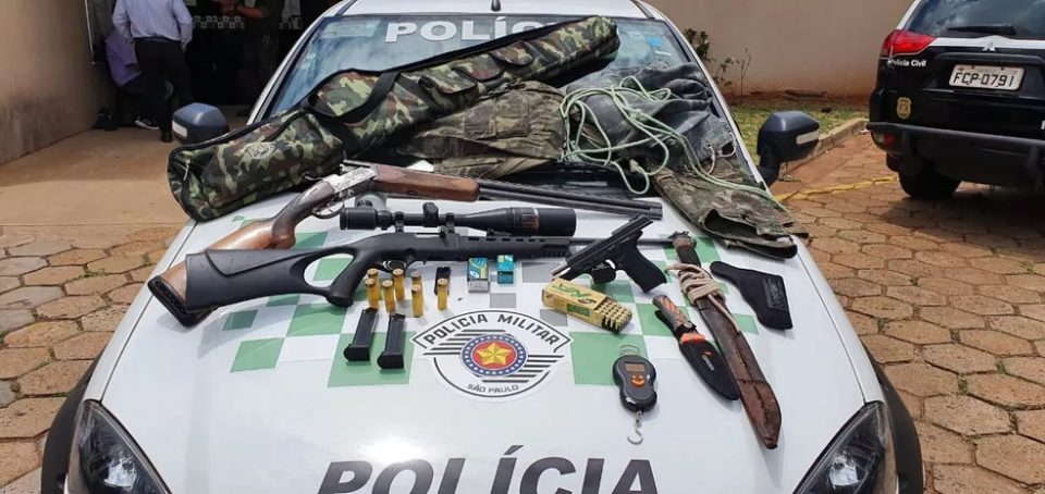 Polícia Ambiental prende homem com arsenal na região