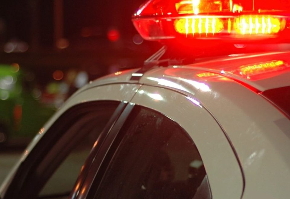 Ladrão escala muro e furta residência na zona Norte