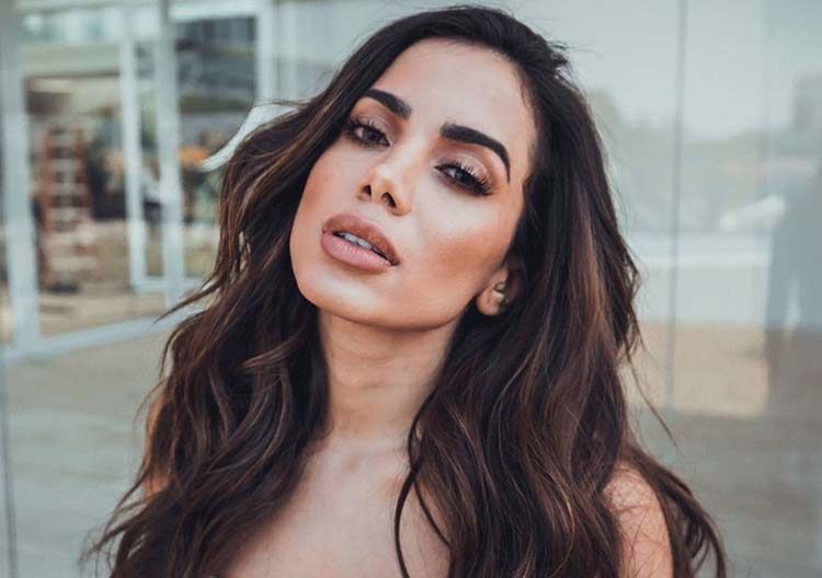 Anitta revela que foi estuprada aos 14 anos