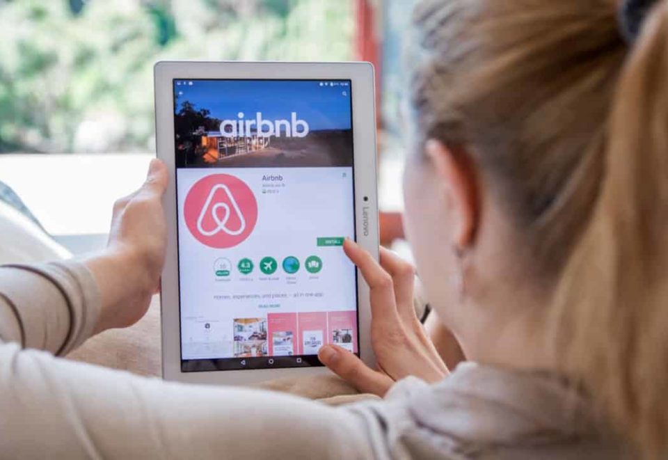 Airbnb restringe condições de reservas no Ano Novo