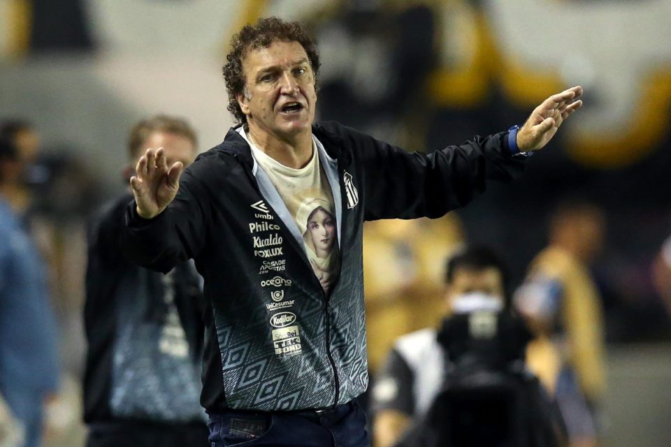 Cuca enaltece jovens e evita se queixar das dificuldades