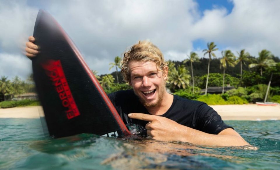 John John ganha de Gabriel Medina na final do Pipe Masters