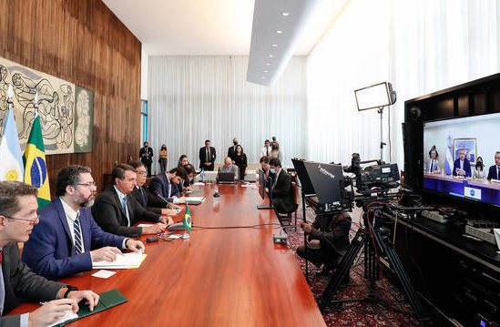 Bolsonaro e Fernández conversam pela primeira vez