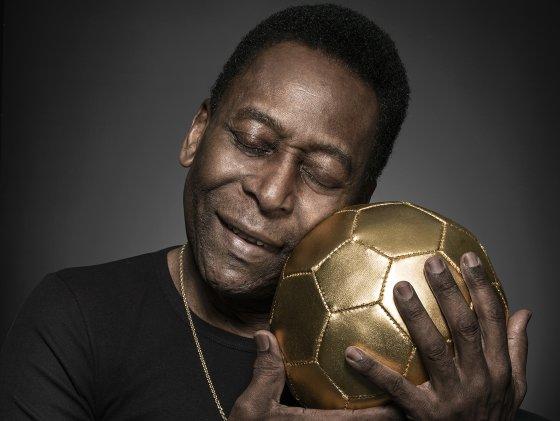 ‘Eu queria estar lá ajudando o Santos’, diz Pelé antes de final