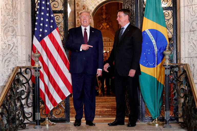 Bolsonaro diz que apoia Trump e fala de novo em fraude