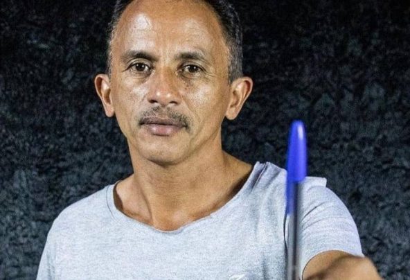 Cantor de ‘Caneta Azul’ divulga nova música: ‘Vamos Vacinar’