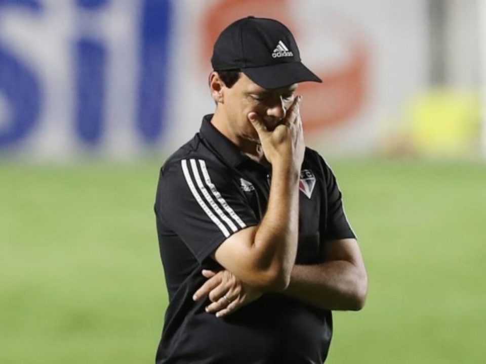 Fernando Diniz diz não temer demissão e promete reação