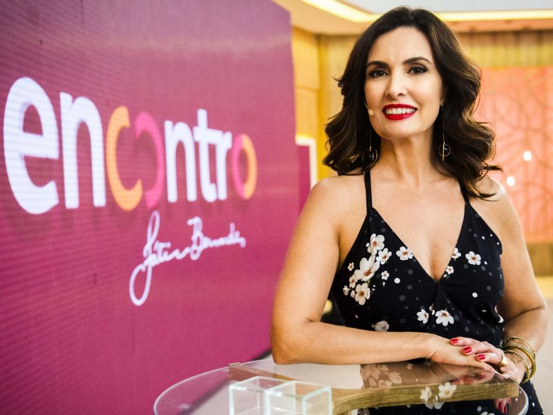 Fátima Bernardes volta a comandar programa