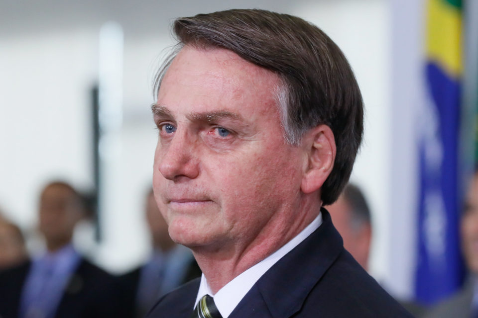 Bolsonaro apela a caminhoneiros para não realizarem greve