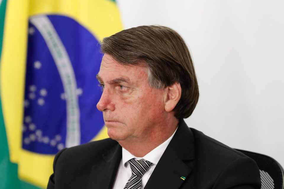 Bolsonaro xinga imprensa após polêmica com leite condensado