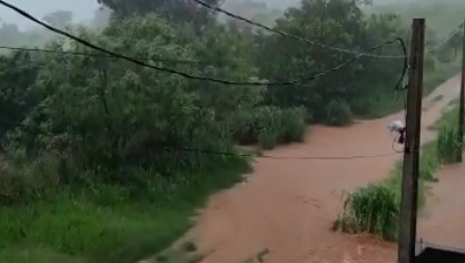 Moradores se revoltam com falta de infraestrutura em bairro