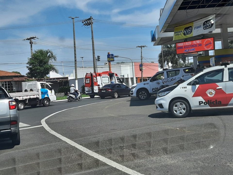 Motociclista tem fratura exposta após acidente na zona Sul