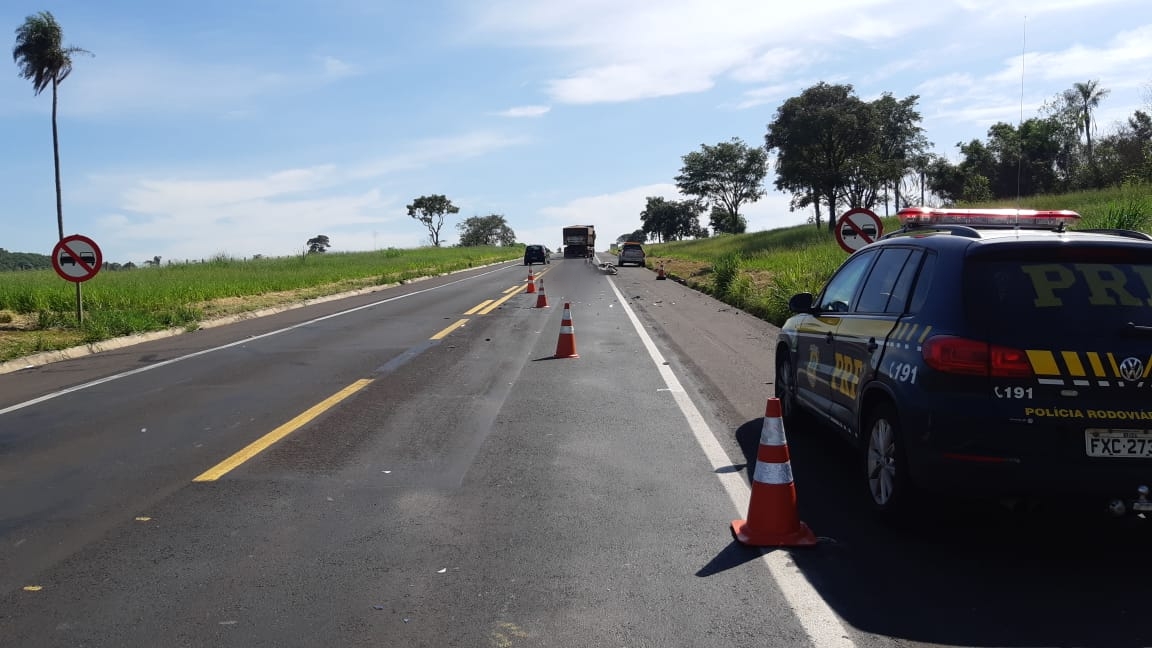 Motociclista morre ao atingir caminhão na rodovia BR-153 • Marília Notícia