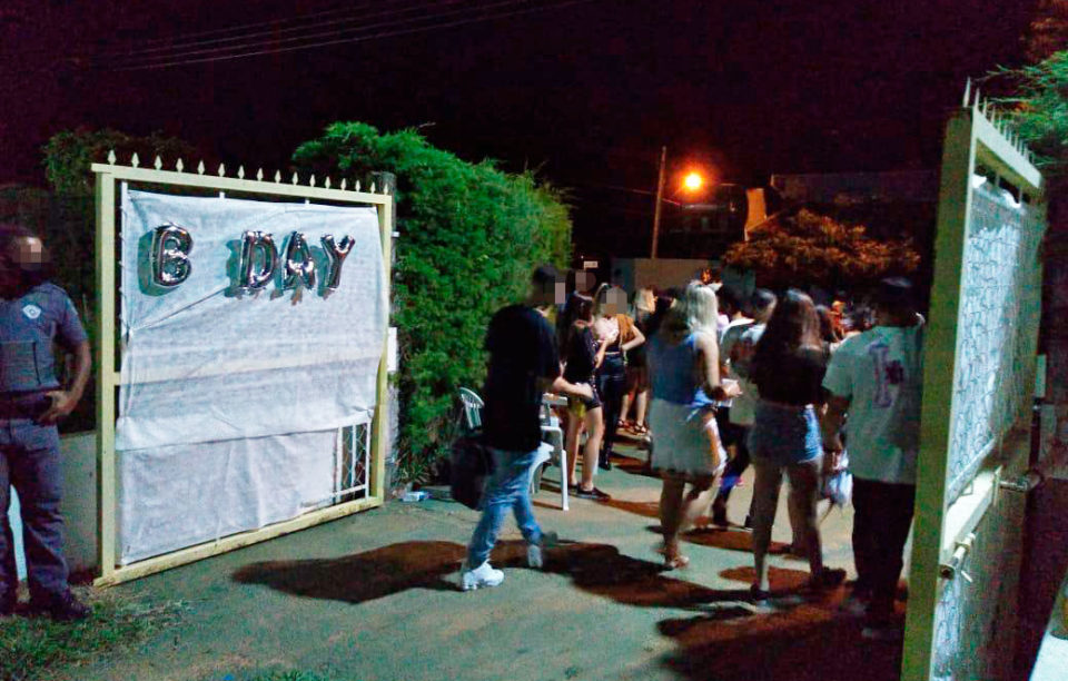 Prefeitura e PM interrompem festa para mais de 300 pessoas