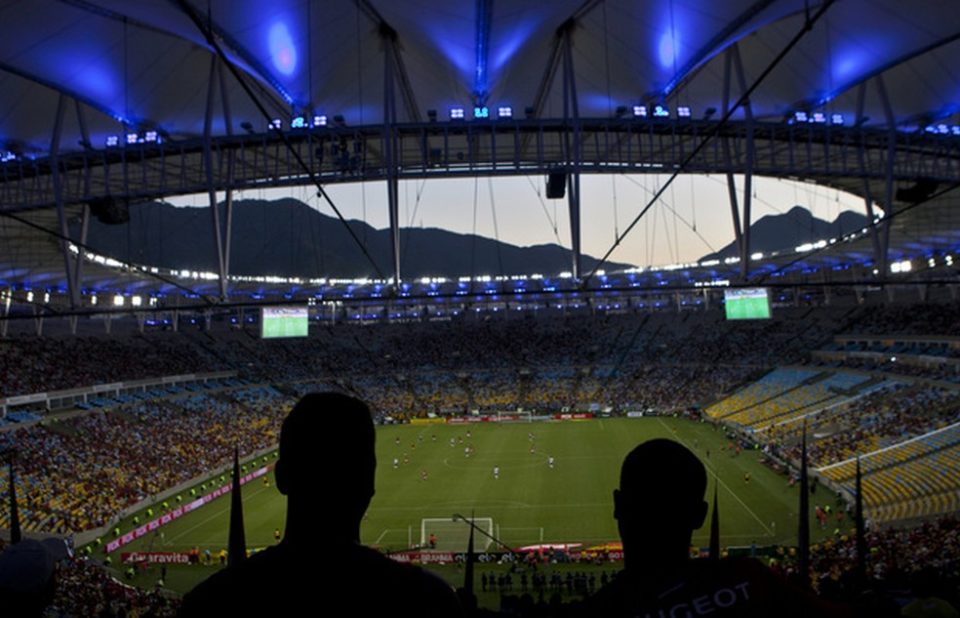 Em live, Bolsonaro pede volta de torcida nos estádios