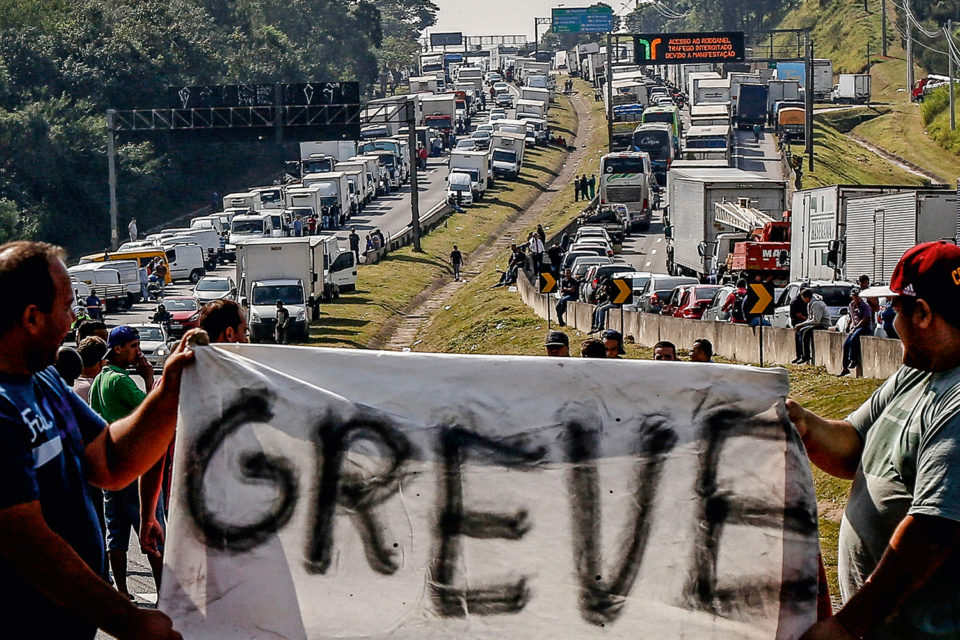 Caminhoneiros articulam greve para o dia 1º de fevereiro