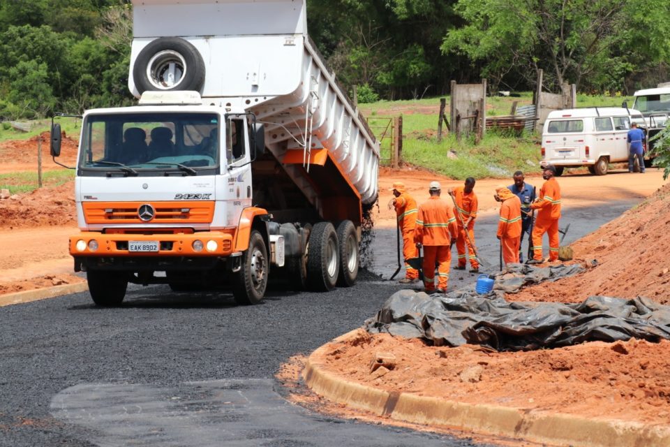 Obra na rotatória da Estrada do Pombo será entregue