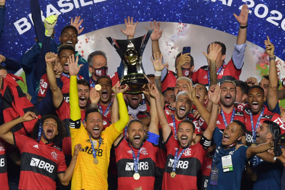 Flamengo perde do São Paulo, mas é bicampeão brasileiro