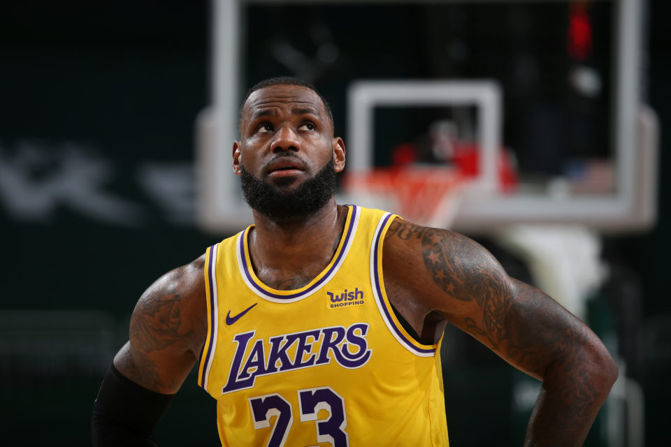 Com novo show de LeBron James, Lakers derrotam Nuggets