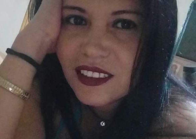 Mulher é morta com facada no pescoço em chácara na região