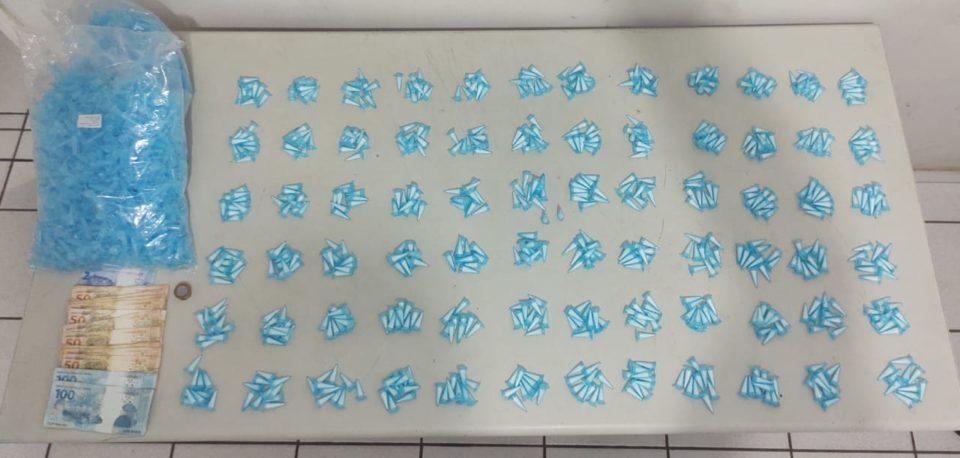 Dupla é detida com drogas escondidas em telhado no CDHU