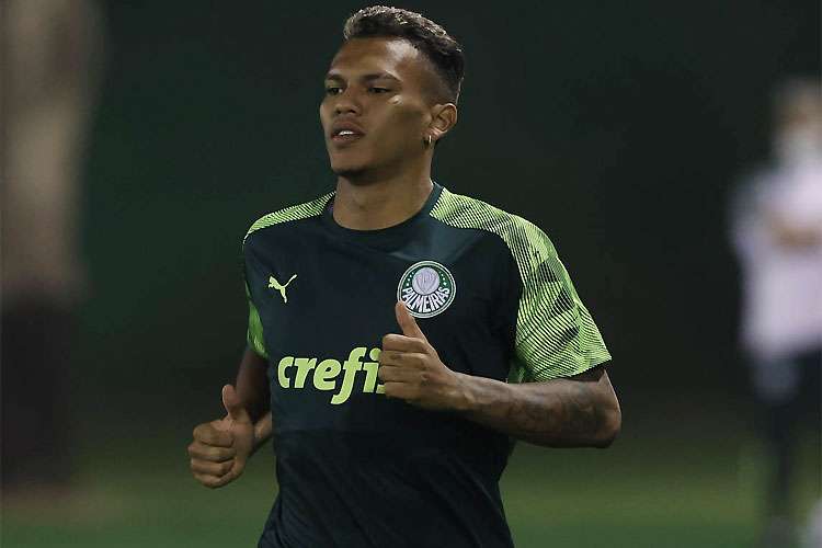 Palmeiras troca Gabriel Veron por Lucas Esteves no Mundial