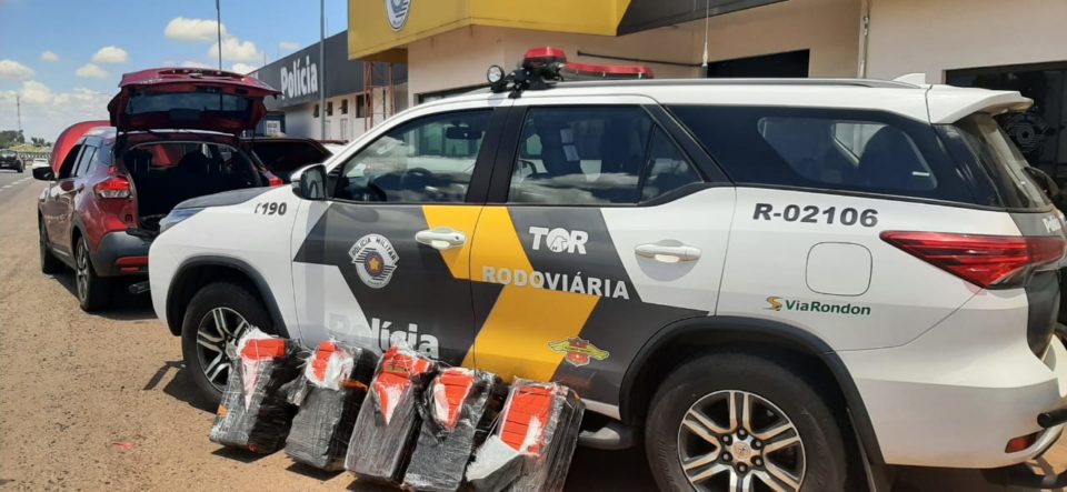 Casal é preso com 120 quilos de maconha em carro na região