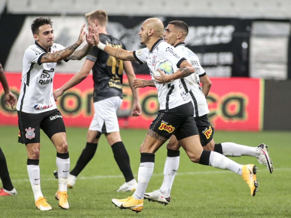 Corinthians vence Ceará e sonha com vaga na Libertadores