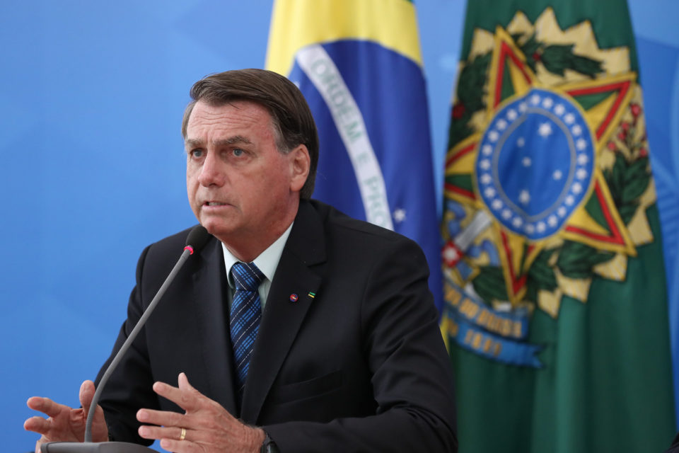 Bolsonaro: estudamos prorrogar auxílio por 3 ou 4 meses