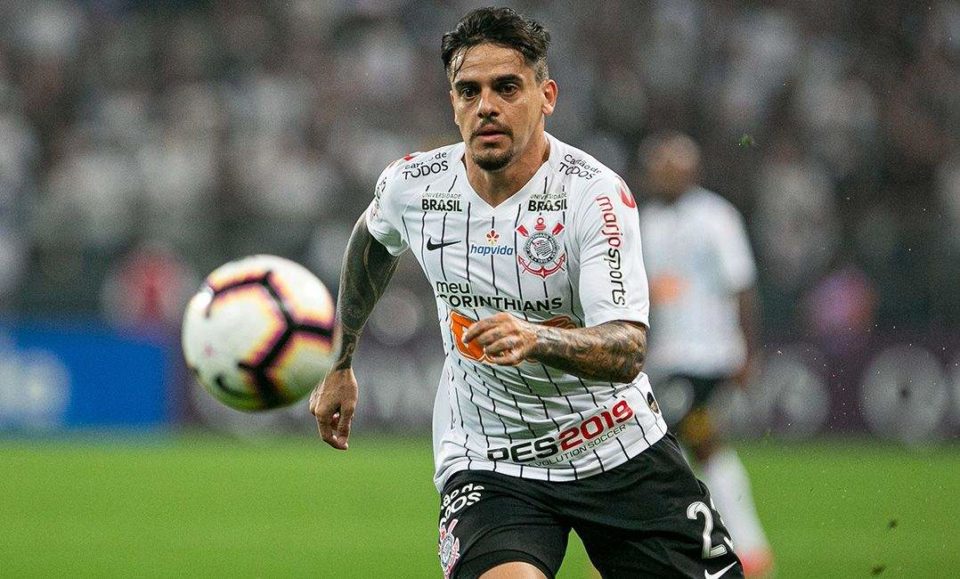 Em recuperação de lesão, Fagner desfalca o Corinthians