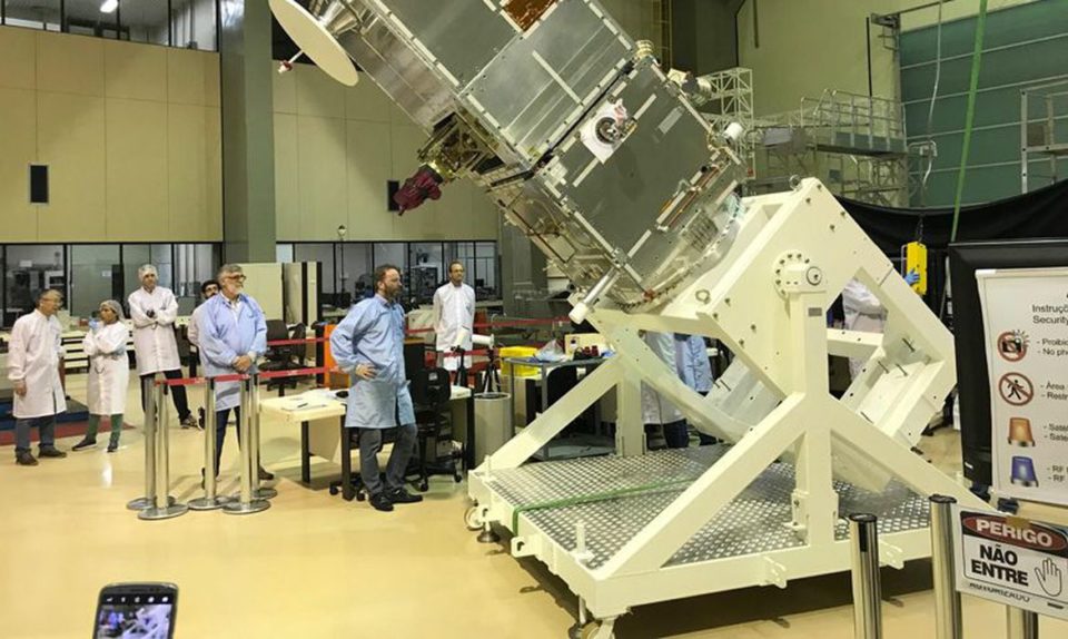 Produzido 100% no Brasil, Amazonia-1 entrará em órbita dia 28