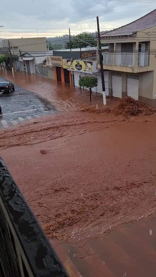 Forte Chuva Causa Estragos Em Cidade Da Região • Marília Notícia 3669