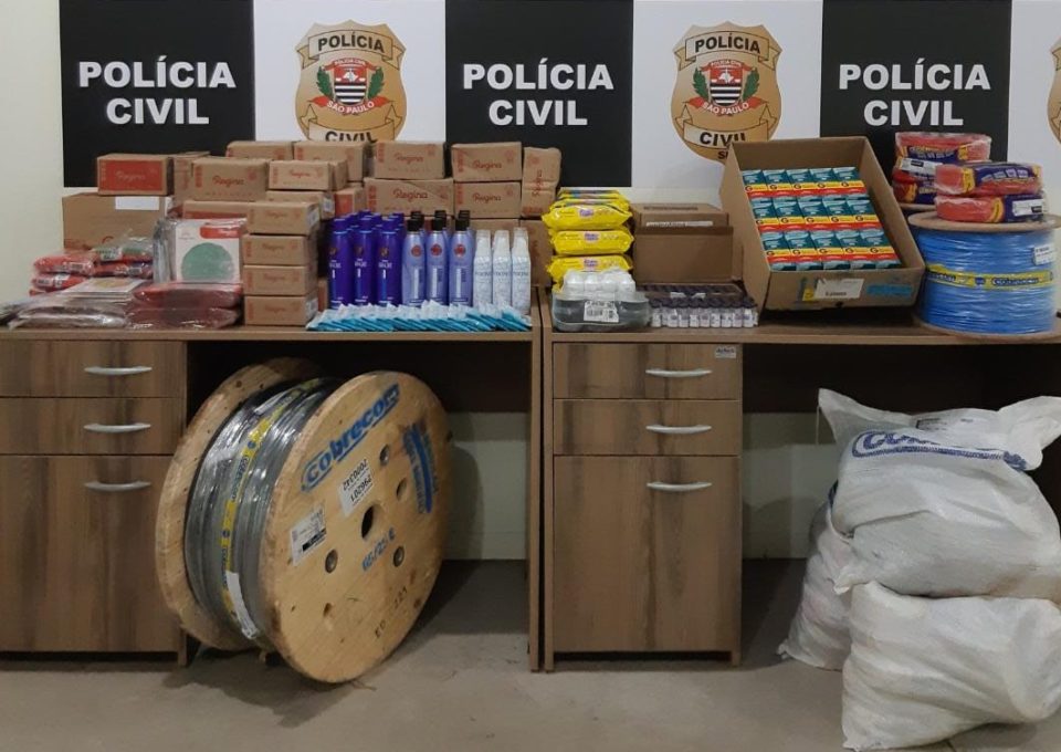 Polícia Civil recupera carga e prende três na região