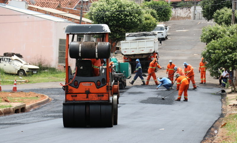 Prefeitura inicia pavimentação da rua Abdo Haddad Filho