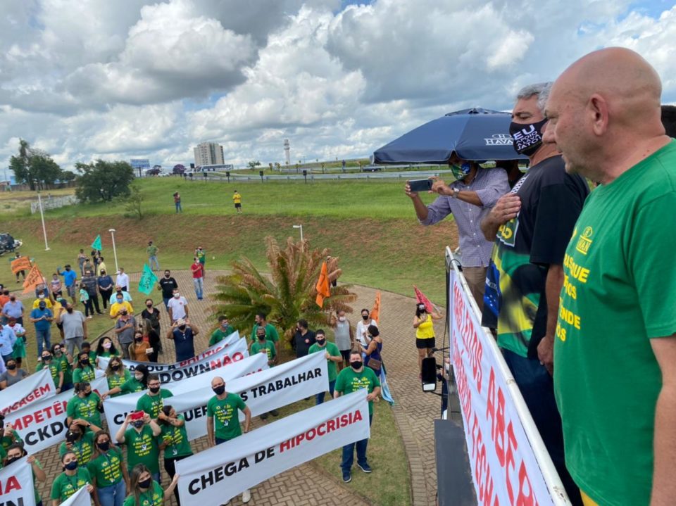 Luciano Hang se une a Suéllen e faz manifestação em Bauru